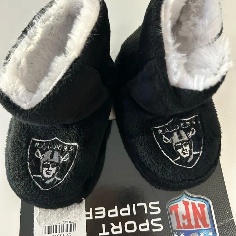 New NFL Raiders Football Sport Baby Slippers size 6-9 months